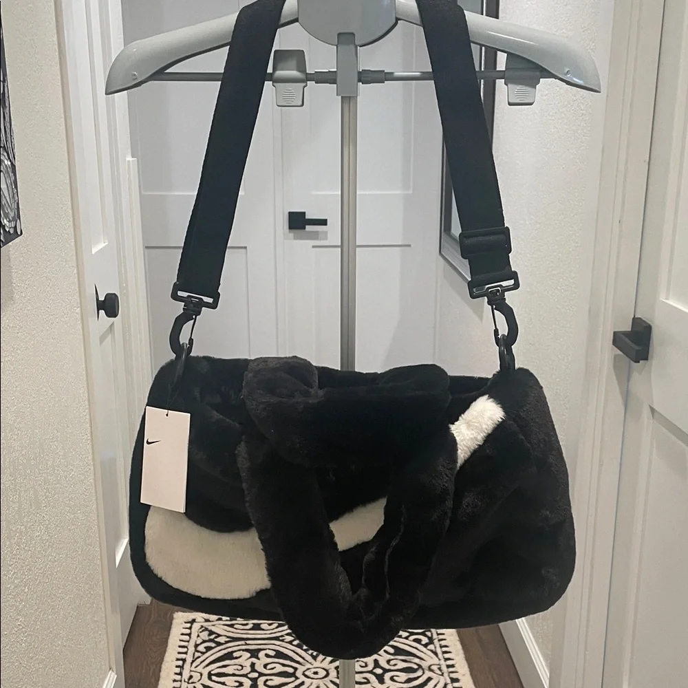 Nike Women's Faux Fur Black and White Shoulder Bag Tote NWT - Picture 5 of 16